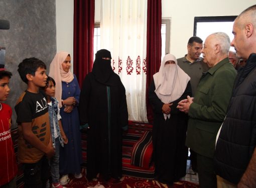 العيسوي يفتتح ويتفقّد مشاريع مبادرات ملكيّة بمحافظتي العقبة ومعان