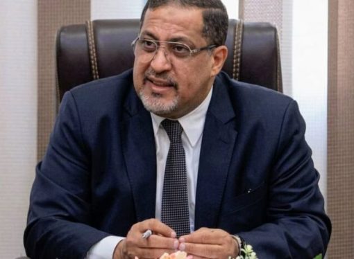 وزير العدل يندد بقصف الحوثيين للمجمع القضائي في تعز ويطالب بمحاسبة الجناة 