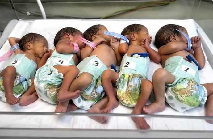 ولادة نادرة في تعز.. سيدة تنجب خمسة توائم دفعة واحدة بمديرية جبل حبشي