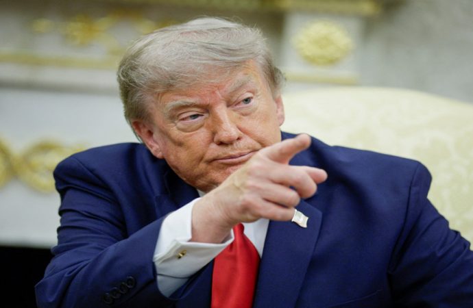 أكسيوس: ترامب عقد اجتماعا في غرفة العمليات لبحث توسيع الهجوم على إيران