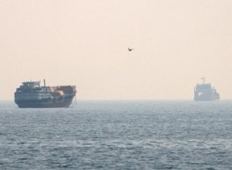 انخفاض حركة العبور في مضيق هرمز إلى أدنى مستوى منذ أيار