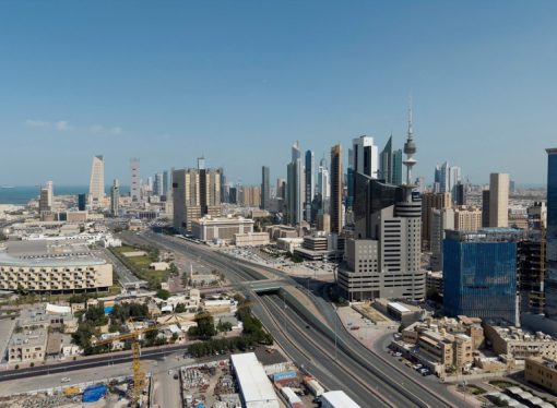 الجيش الكويتي يعلن التصدي لهجمات إيرانية بالصواريخ والمسيّرات