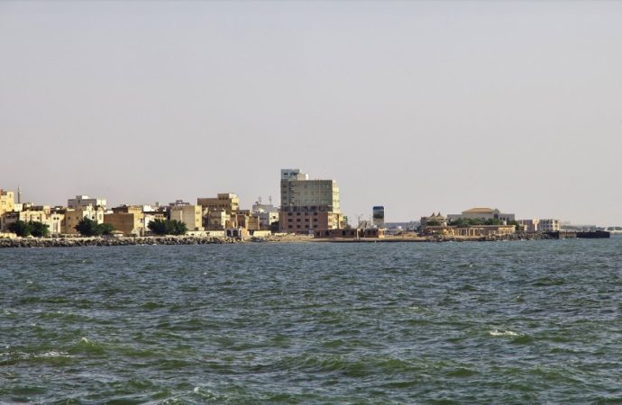 وزير الإعلام اليمني: الحوثيون يعتزمون فرض رسوم عبور في البحر الأحمر