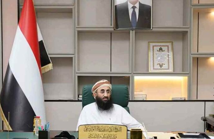 وزير الأوقاف: استعادة الدولة تبدأ بوحدة الصف والالتفاف حول القيادة الشرعية
